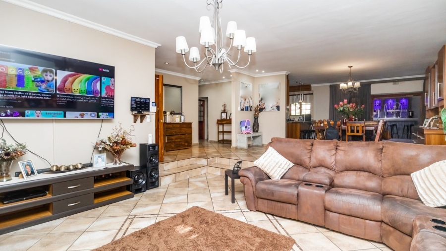 5 Bedroom Property for Sale in Protea Park North West